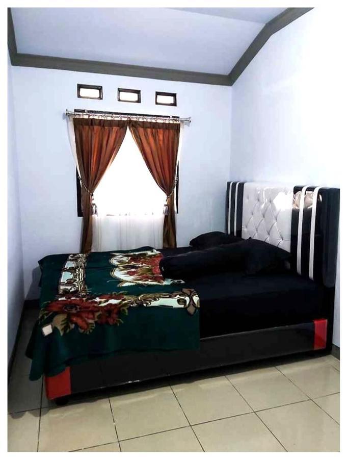Situ Gede Indah Villa *