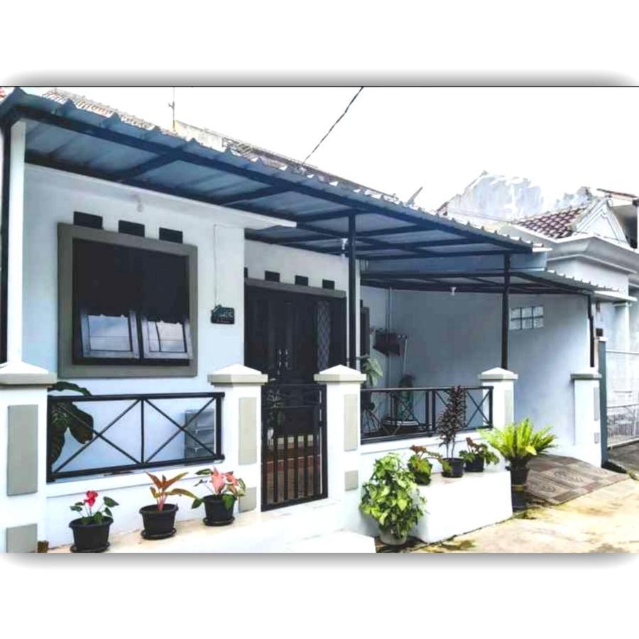 Situ Gede Indah Villa *